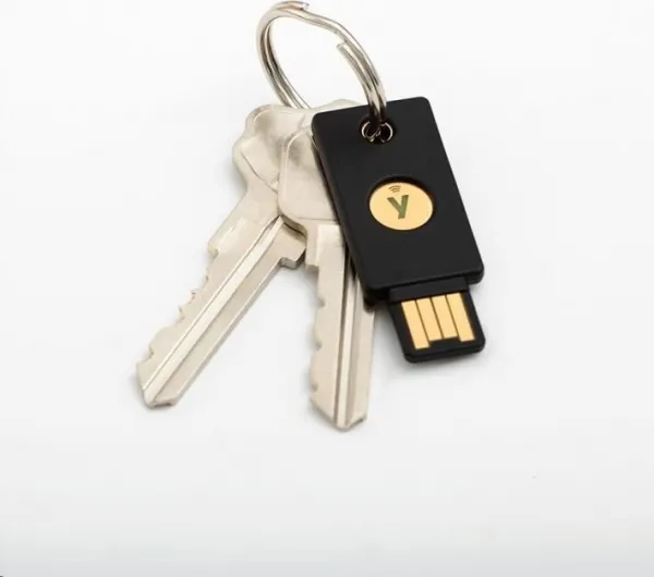 Yubico YubiKey 5 NFC - USB-A, kľúč/token s viacfaktorovou autentifikáciou (NFC), podporou OpenPGP a Smart Card (2FA)