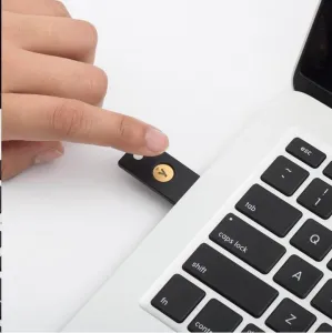 Yubico YubiKey 5 NFC - USB-A, kľúč/token s viacfaktorovou autentifikáciou (NFC), podporou OpenPGP a Smart Card (2FA)