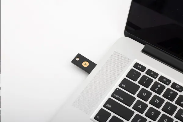 Yubico YubiKey 5 NFC - USB-A, kľúč/token s viacfaktorovou autentifikáciou (NFC), podporou OpenPGP a Smart Card (2FA)