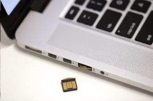 Yubico YubiKey 5 Nano - USB-A, kľúč/token s viacfaktorovým overovaním, podporou OpenPGP a čipovej karty (2FA)