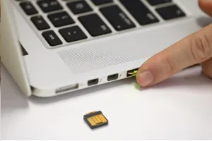 Yubico YubiKey 5 Nano - USB-A, kľúč/token s viacfaktorovým overovaním, podporou OpenPGP a čipovej karty (2FA)