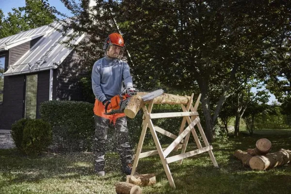 Akumulátorová píla Husqvarna 240i​