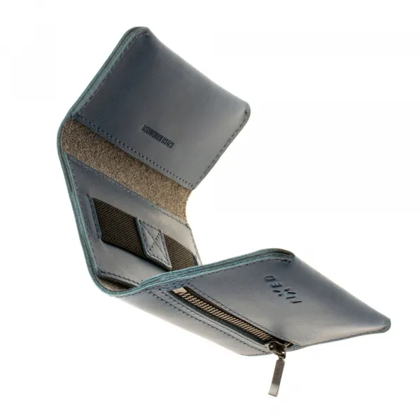 Kožená peňaženka FIXED Tripple Wallet for AirTag z pravej hovädzej kože, (modrá) FIXWAT-TR2-BL