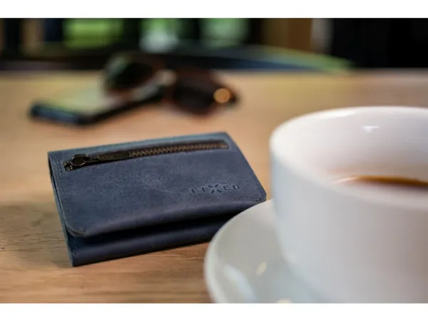Kožená peňaženka FIXED Tripple Wallet for AirTag z pravej hovädzej kože, (modrá) FIXWAT-TR2-BL