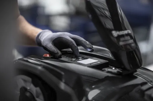 Zimný servis robotickej kosačky Husqvarna Automower® s uskladnením