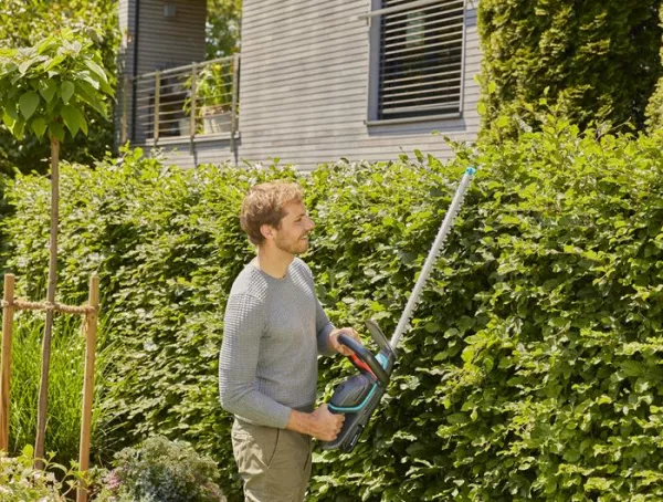 Gardena Akumulátorové nožnice na živý plot ComfortCut 60/18V P4A - súprava na okamžité použitie