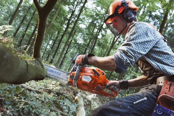 Profesionálna reťazová píla HUSQVARNA 555