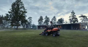 Záhradný rider HUSQVARNA R 216T AWD