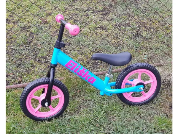 myRunbike Moje odrážadlo s menom - tyrkysové s ružovými kolesami
