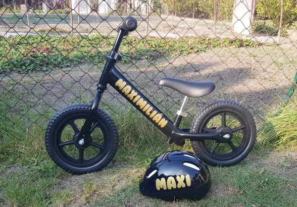 myRunbike Moje odrážadlo s menom - čierne