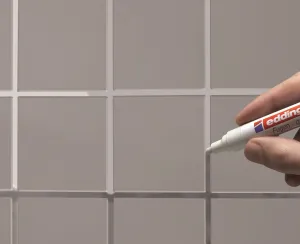 Popisovač na špáry edding 8200 strieborno-sivý v BL