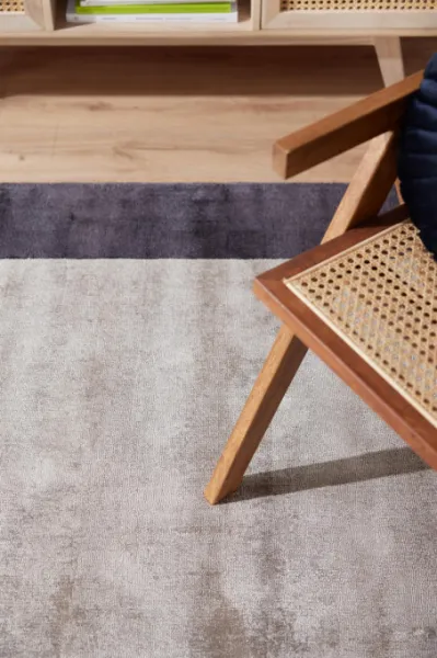 Koberec Blade Border Charcoal strieborný