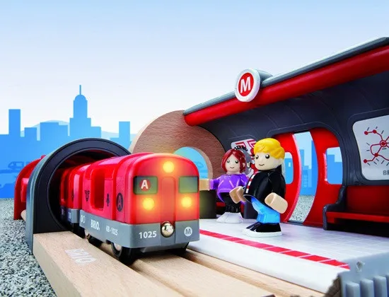 Brio - súprava metra s nástupiskom a koľajami