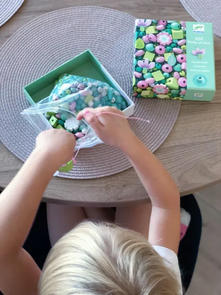 Drevené koráliky – Listy a kvetiny