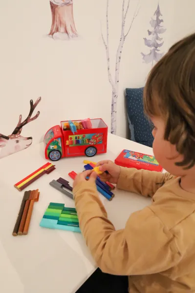 Fixky Faber-Castell Connector plechové autíčko - 33ks