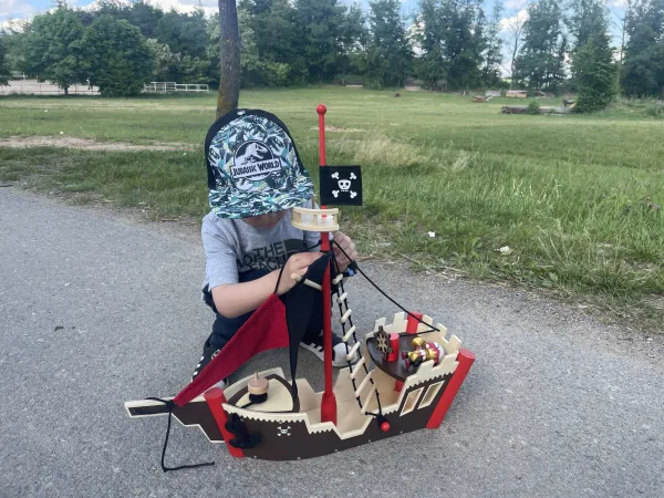 Arty Toys - pirátska loď