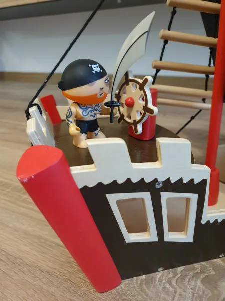Arty Toys - pirátska loď