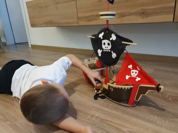 Arty Toys - pirátska loď