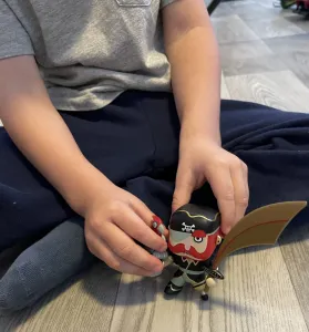 Arty Toys – pirát Sam Parrot