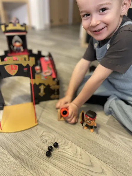 Arty Toys - Čierny hrad pre rytierov
