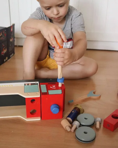 BricoKids - Drevené auto a stavebnica - Hasiči - 45 ks