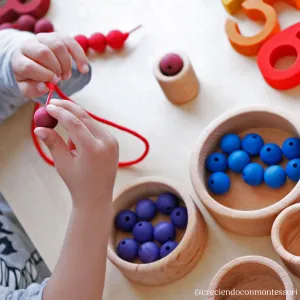 Grimm's - Farebné drevené koráliky - 55 ks