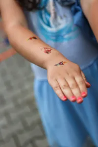 Tetovanie - hrdinovia proti darebákom