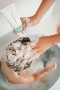 NAÏF Vyživujúci šampón pre deti a bábätká prírodný 200 ml
