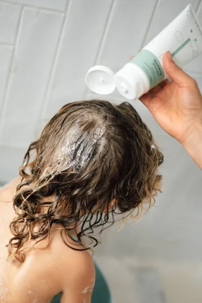 NAÏF Vyživujúci šampón pre deti a bábätká prírodný 200 ml