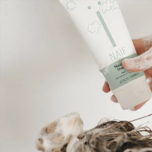 NAÏF Vyživujúci šampón pre deti a bábätká prírodný 200 ml