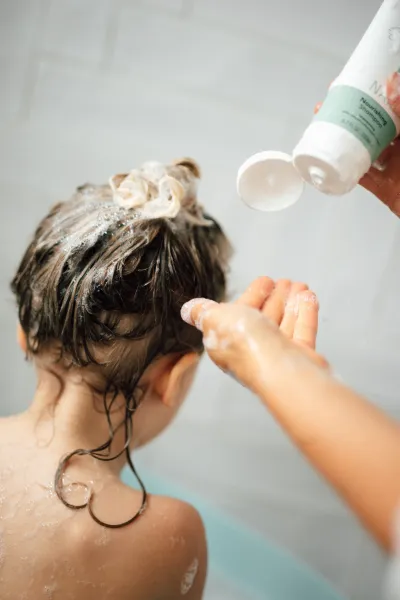 NAÏF Vyživujúci šampón pre deti a bábätká prírodný 200 ml
