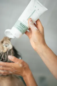 NAÏF Vyživujúci šampón pre deti a bábätká prírodný 200 ml