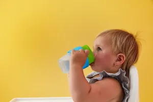360° netečúci učiaci hrnček 250 ml - modrá/zelená