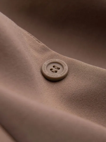 Trendy sako pre pánov tmavo béžové