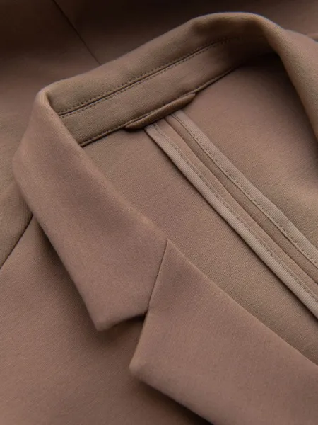 Trendy sako pre pánov tmavo béžové