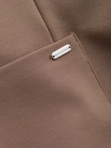 Trendy sako pre pánov tmavo béžové