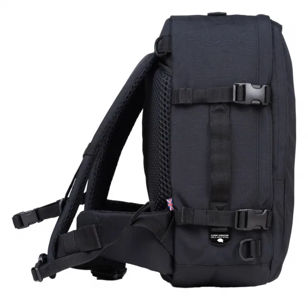 Cestovný batoh do lietadla CabinZero Classic Pro 32L Absolute Black