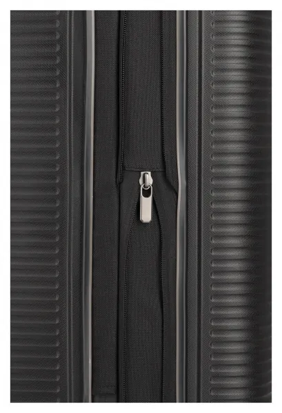 Stredný kufor na kolieskach Travelite Roomer Trunk M Black
