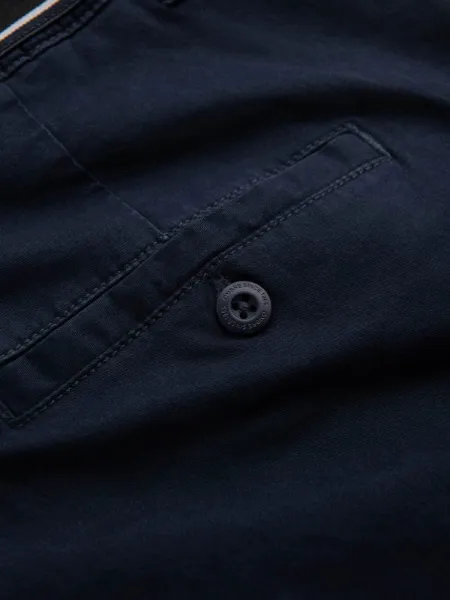 Trendy pánske chinos nohavice tmavo modré