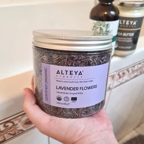 Prírodné vysušené kvietky z levandule 80 g Alteya Organics
