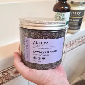 Prírodné vysušené kvietky z levandule 80 g Alteya Organics