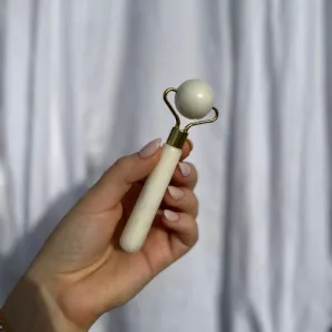 Mini masážny roller na tvár a očné okolie z bieleho mramoru Venoc
