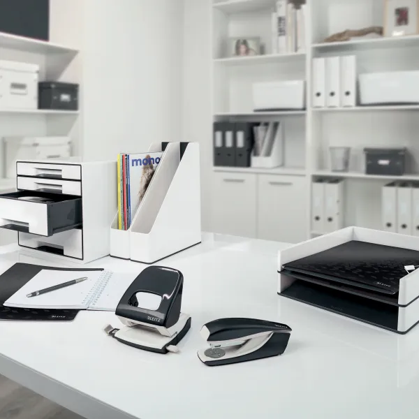 Zošívačka Leitz NeXXt WOW 5528 mini čierna