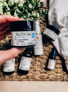 Kvitok Enzymatický peeling pre všetky typy pleti 30 ml