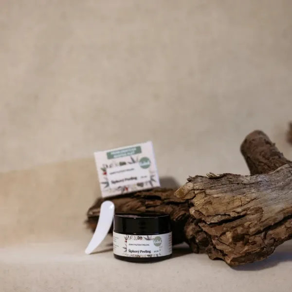 Kvitok Šípkový peeling pre mastnú a problematickú pleť 30 ml