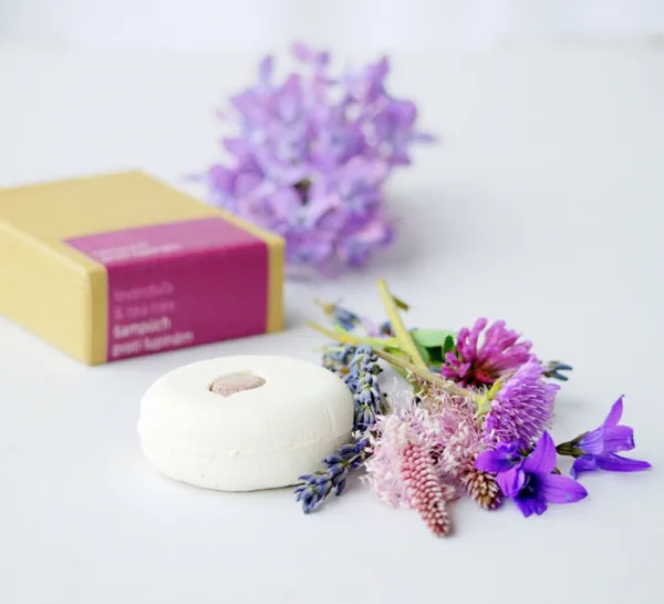Ponio Tuhý šampón proti lupinám Levanduľa & tea tree Hmotnosť šampónu: 60g