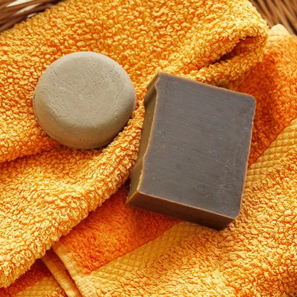 Ponio Tuhý šampón s ichtamolom Hmotnosť šampónu: 60g