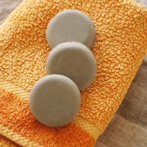 Ponio Tuhý šampón s ichtamolom Hmotnosť šampónu: 60g