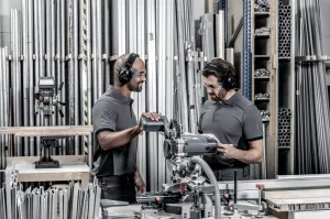 UVEX aXess one - aktívne mušľové chrániče s Bluetooth 31dB
