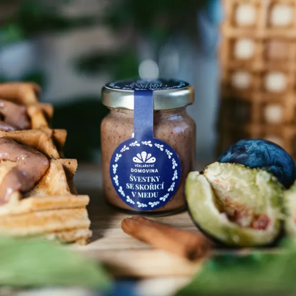 Včelařství Domovina Med so slivkami a škoricou 75 g